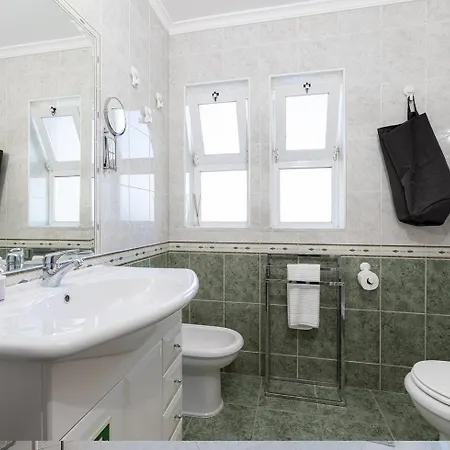 Lagos Beach Apartment * Lagos