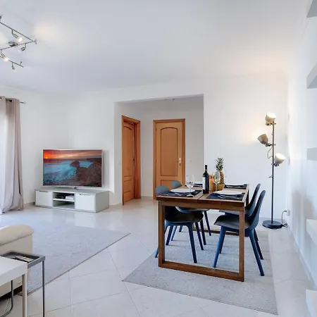 Lagos Beach Apartment *