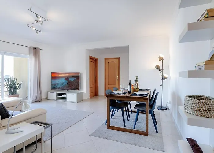 Lagos Beach Apartment *